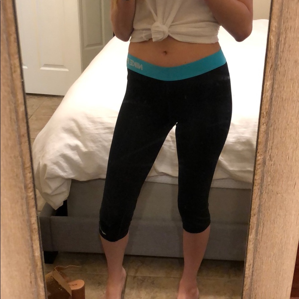 Nike Pro Dri-Fit Capri Leggings - Picture 7 of 8